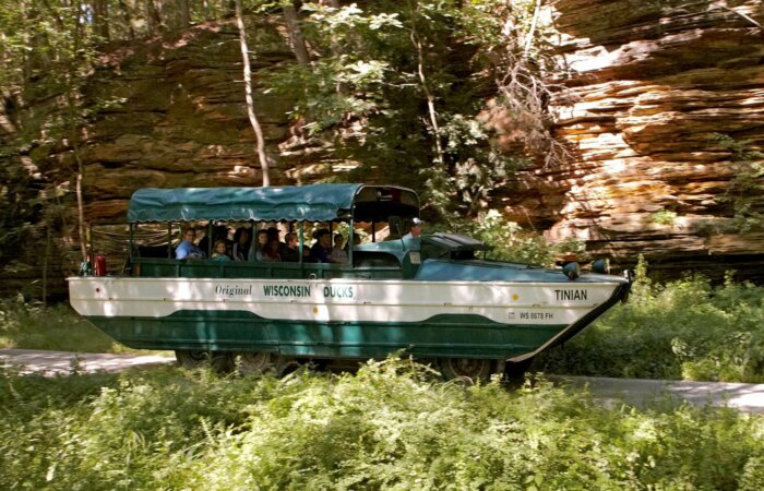 wisconsin dells boat tours schedule